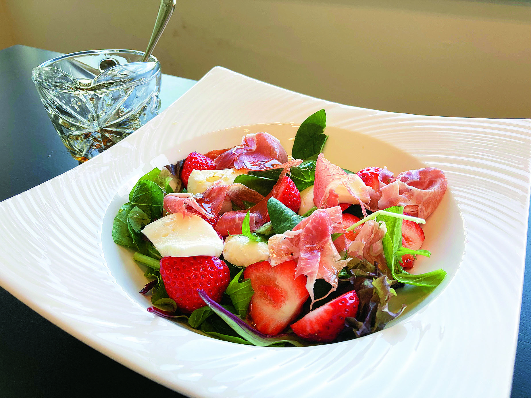 いちごと生ハム・モッツァレラチーズサラダ